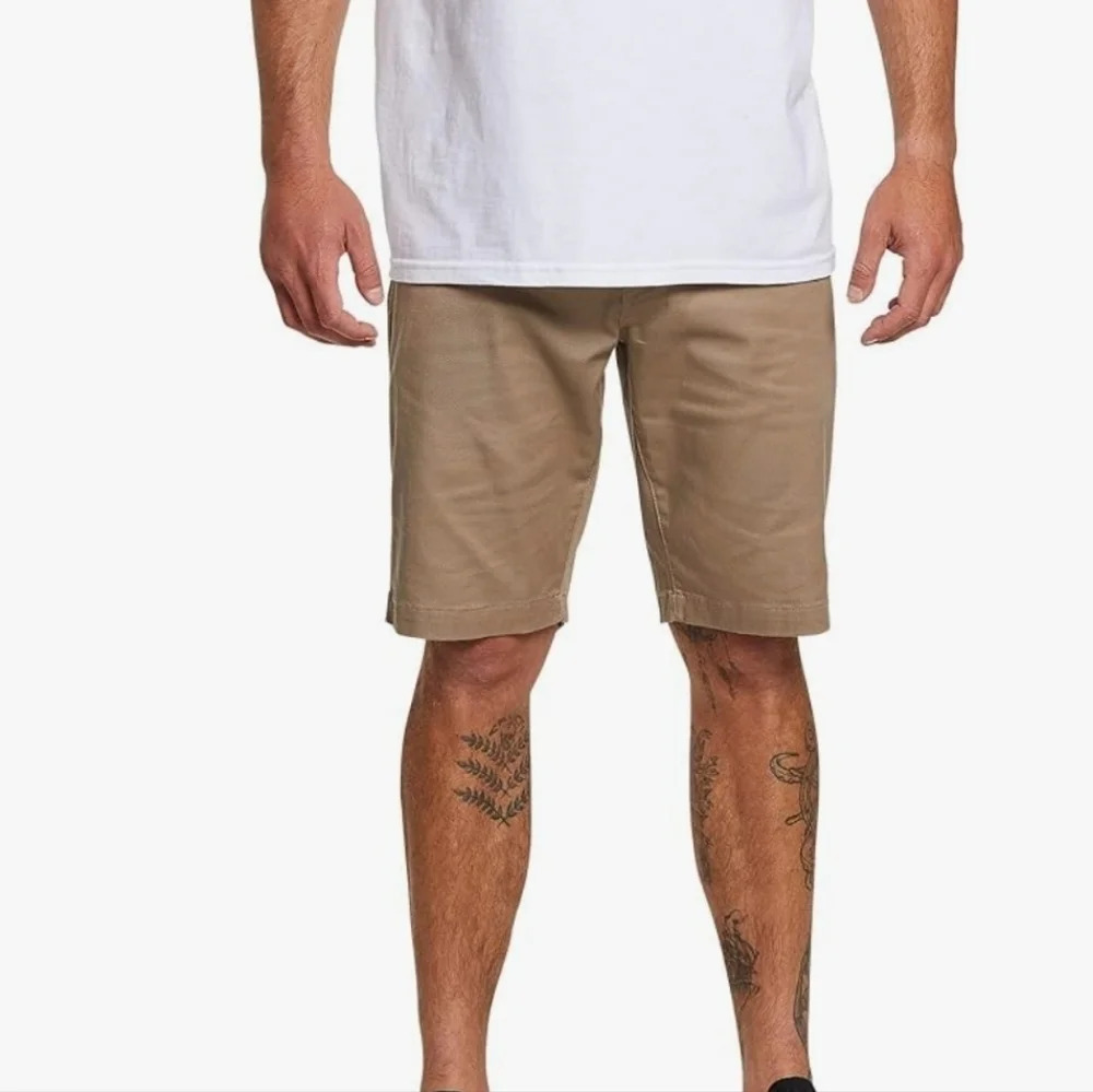 Volcom Corpo Class Mens khaki Chino Shorts size 30 Minimalist casual Streetwear